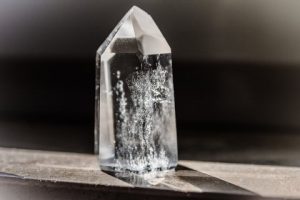Helende bergkristal voor aarding en kracht